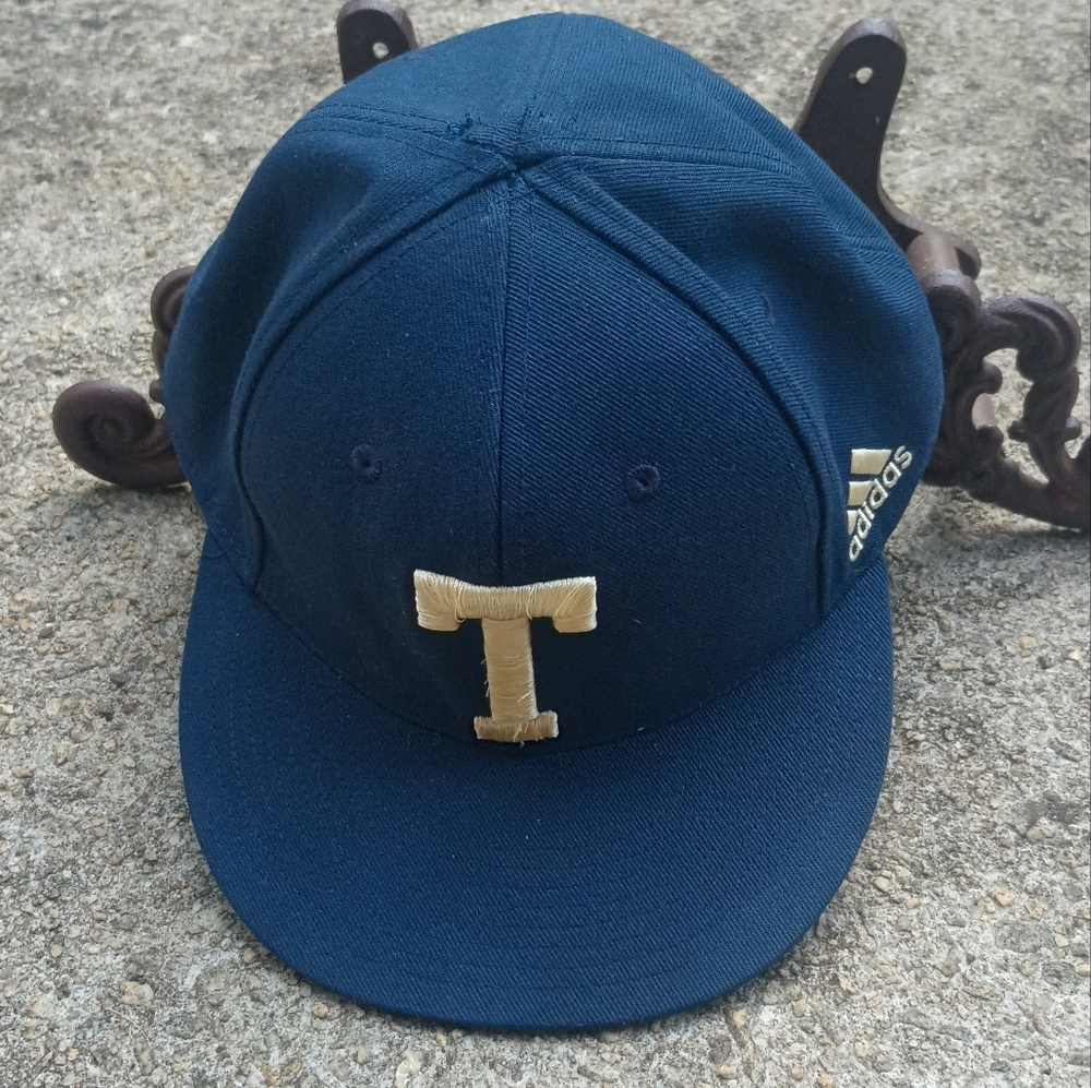 Adidas Men's Georgia Tech University Fitted Baseball Flat Brim Cap (Blue/Gold)